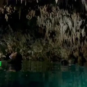 Petit groupe accompagné d’un guide francophone au cénote TaakBi Luum en Riviera Maya